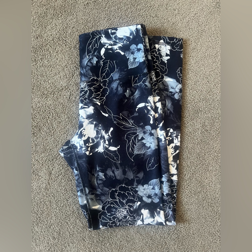 Yogalicious Black and White Floral Winter Leggings
